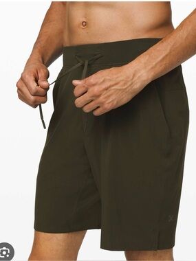 Lululemon men’s T.H.E. short dark olive